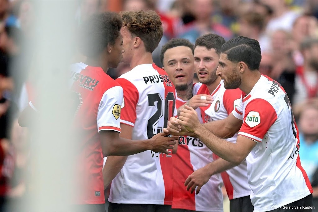 Feyenoord lijkt na oefenzege op Benfica klaar voor nieuwe seizoen
