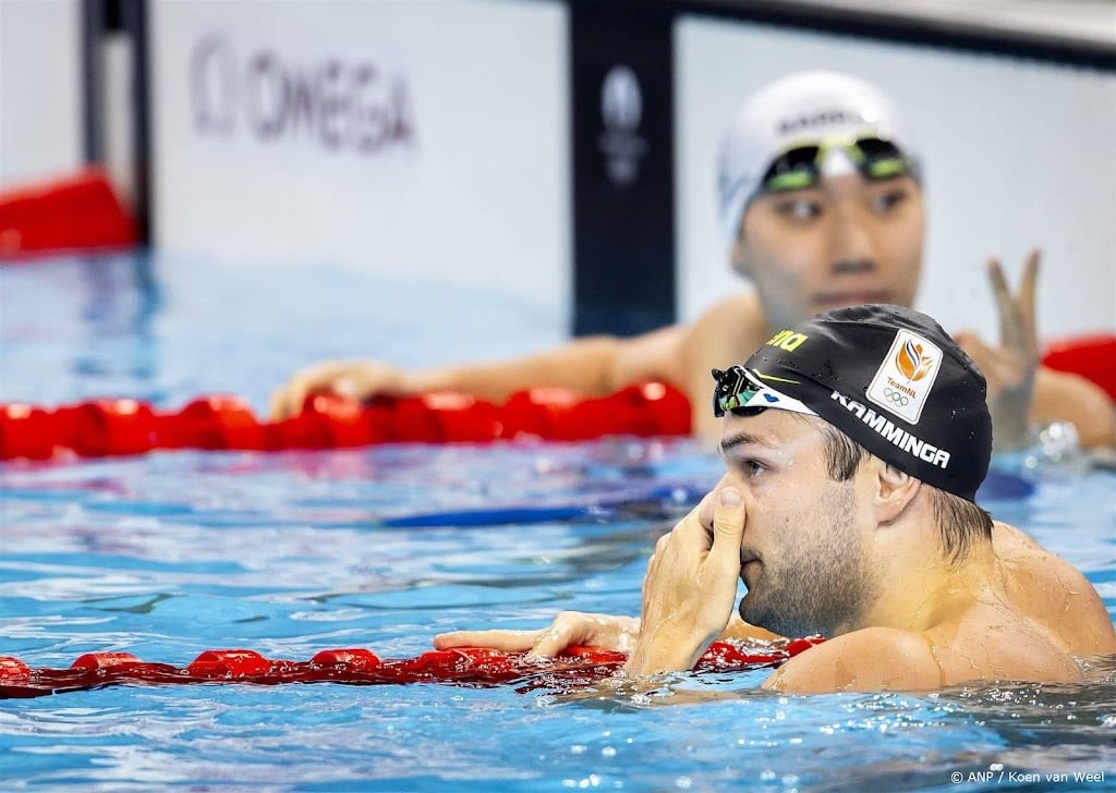 Kamminga en Corbeau zwemmen naar halve finales 200 meter school
