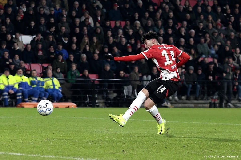 PSV klopt FC Eindhoven in Lichtstadderby na treffers Pepi en Til