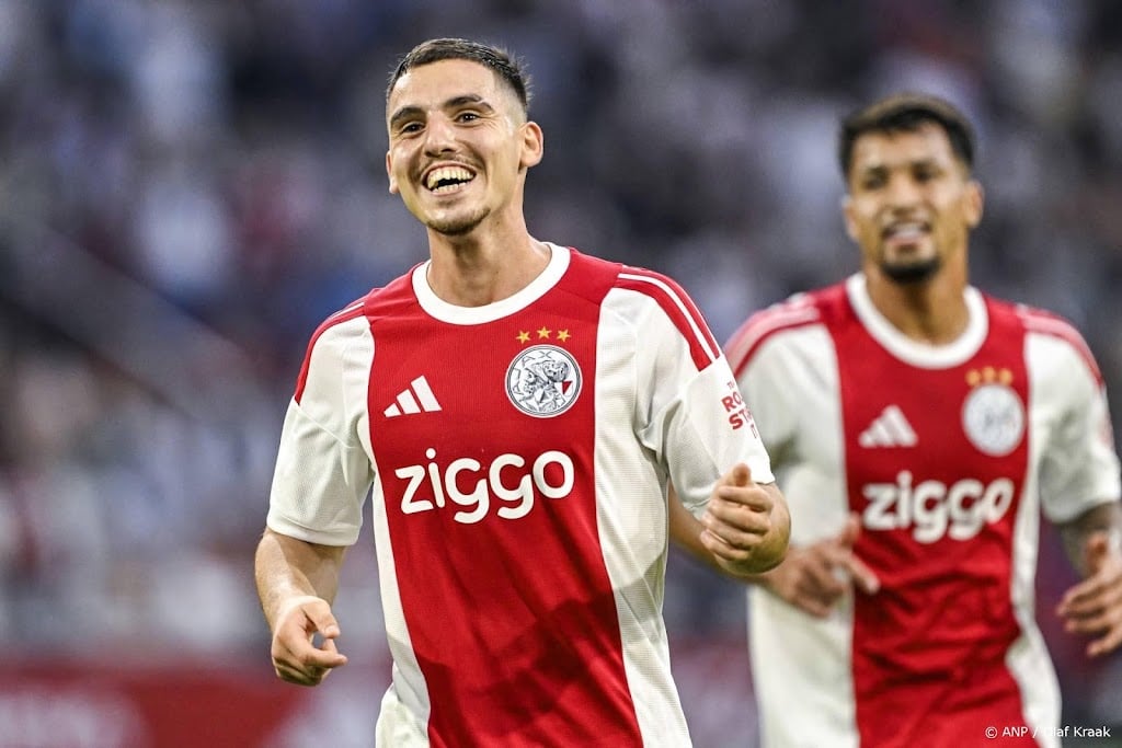 Ajax ruim langs Vojvodina naar derde voorronde Conference League