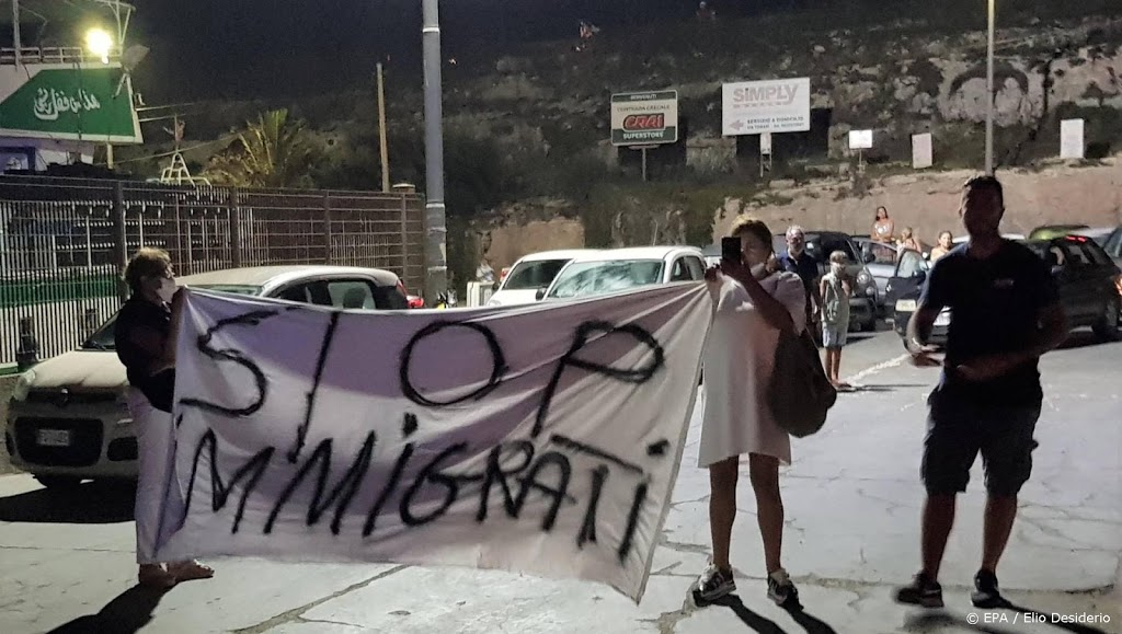 Nieuwe stroom migranten wekt woede op Lampedusa