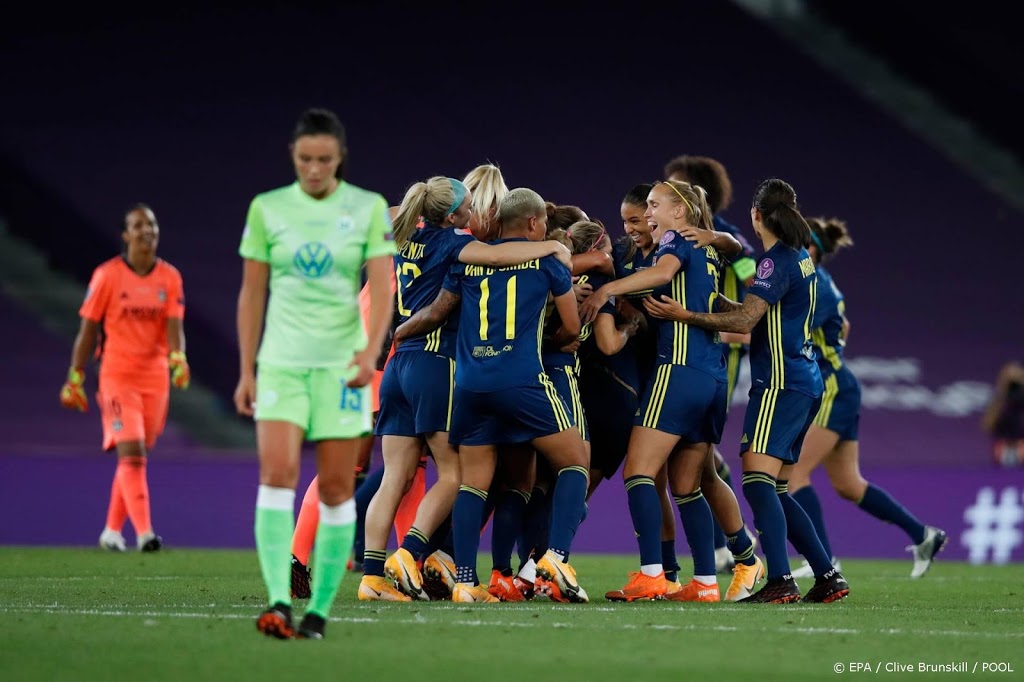 Van de Sanden prolongeert met Lyon titel in Champions League