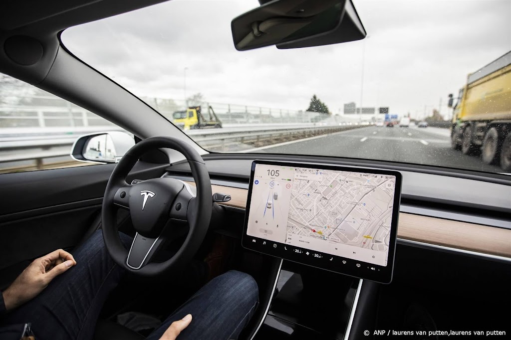 Toezichthouder VS wil meer informatie over Tesla's Autopilot