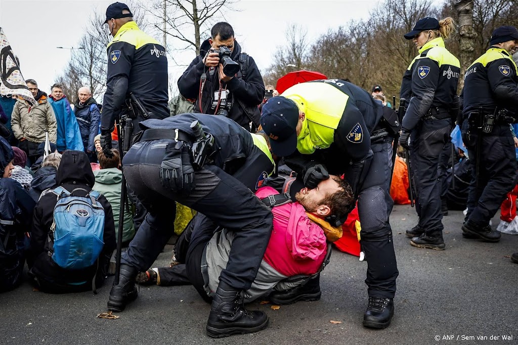 Politie grijpt niet in bij klimaatmars Extinction Rebellion