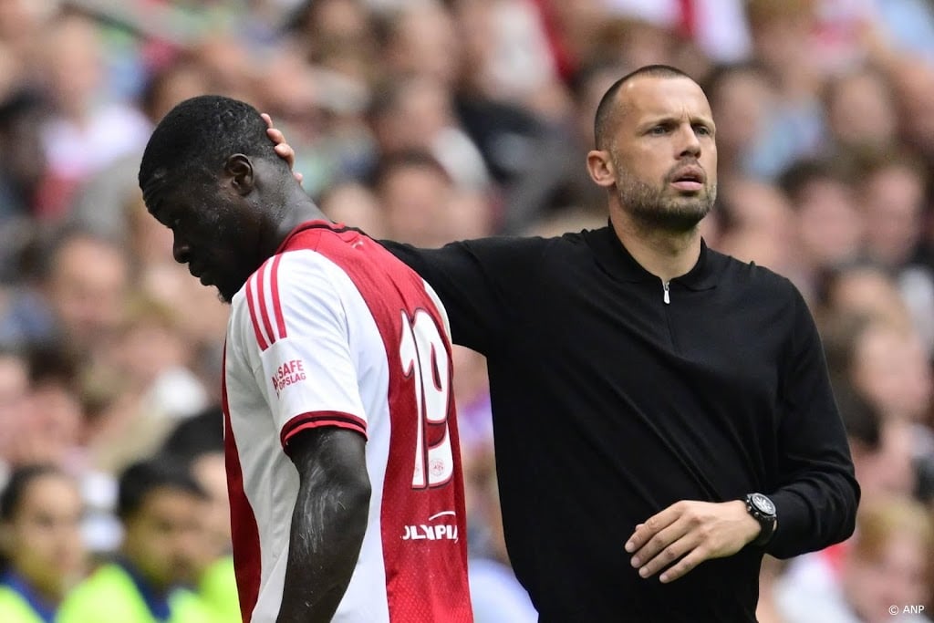 Heitinga geeft Brobbey ruimte om over zijn toekomst te denken 