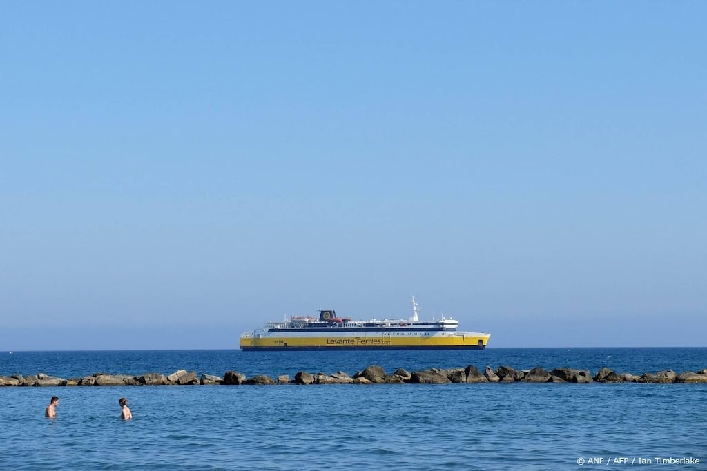 Veerboot met honderden opvarenden kapseist nabij kust van Cyprus