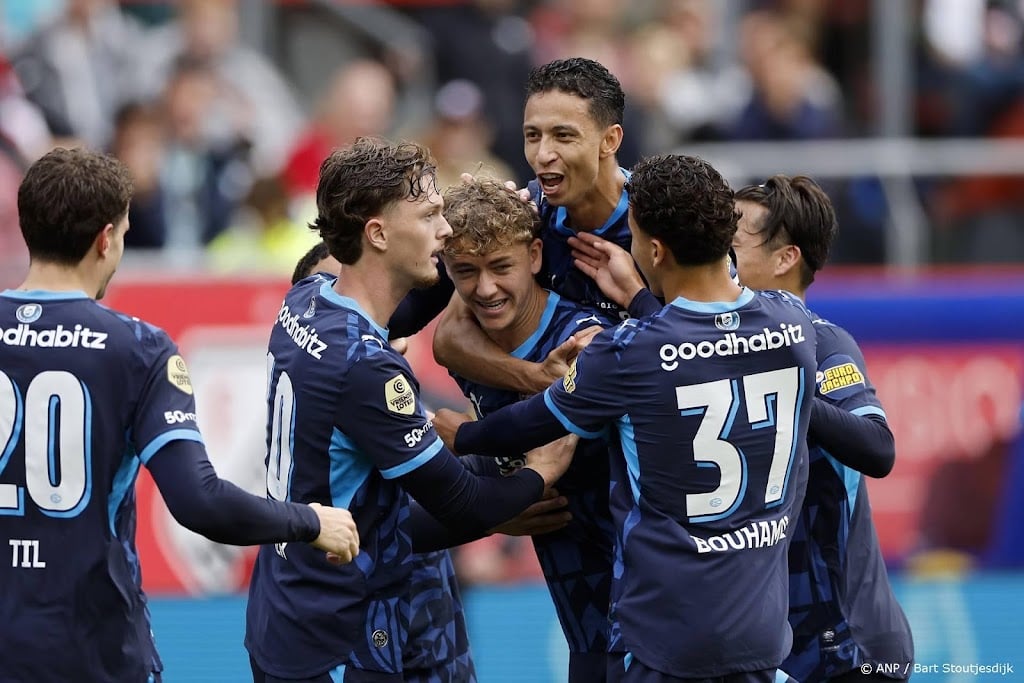 PSV verslaat FC Utrecht in De Galgenwaard met 6-1