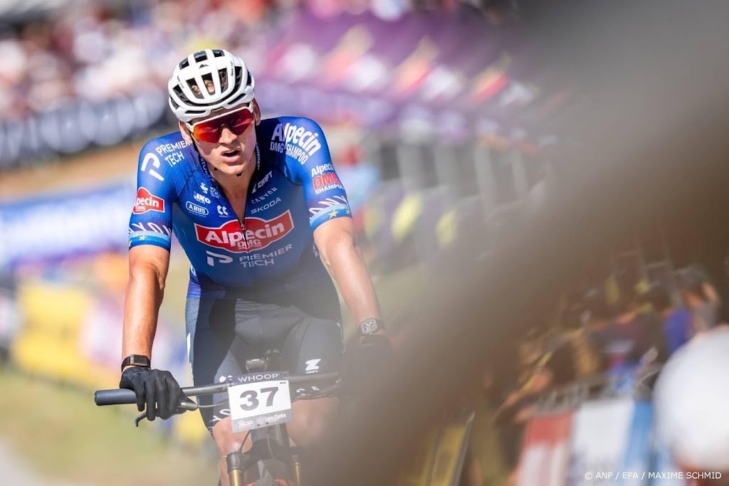 Van der Poel ver achter winnaar Pidcock bij WK mountainbike