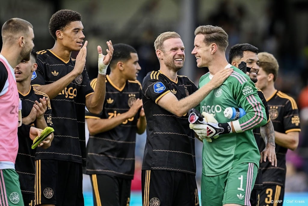 Ajax scoort vier keer in gewonnen uitduel met Telstar