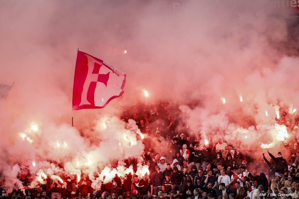 Slachtoffer vuurwerk Feyenoordfans heeft blijvende gehoorschade