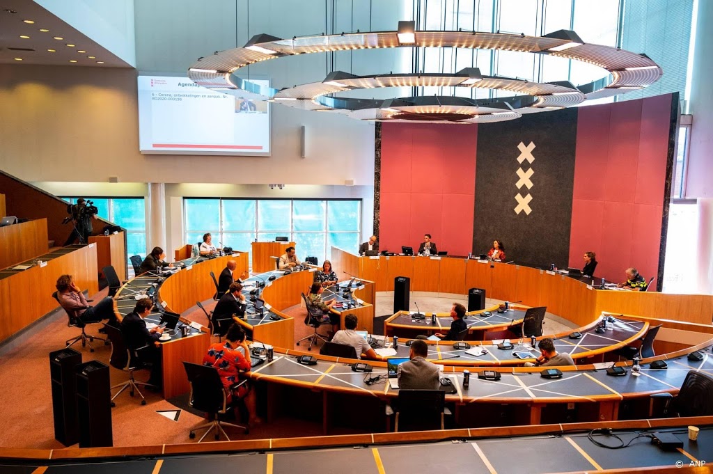 Gemeente Amsterdam gaat mondkapjes uitdelen in eigen kantoren