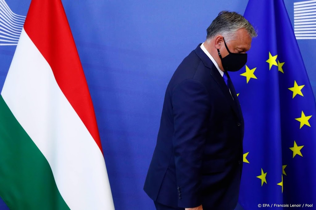 Europese Commissie hard over rechtstaat Hongarije en Polen