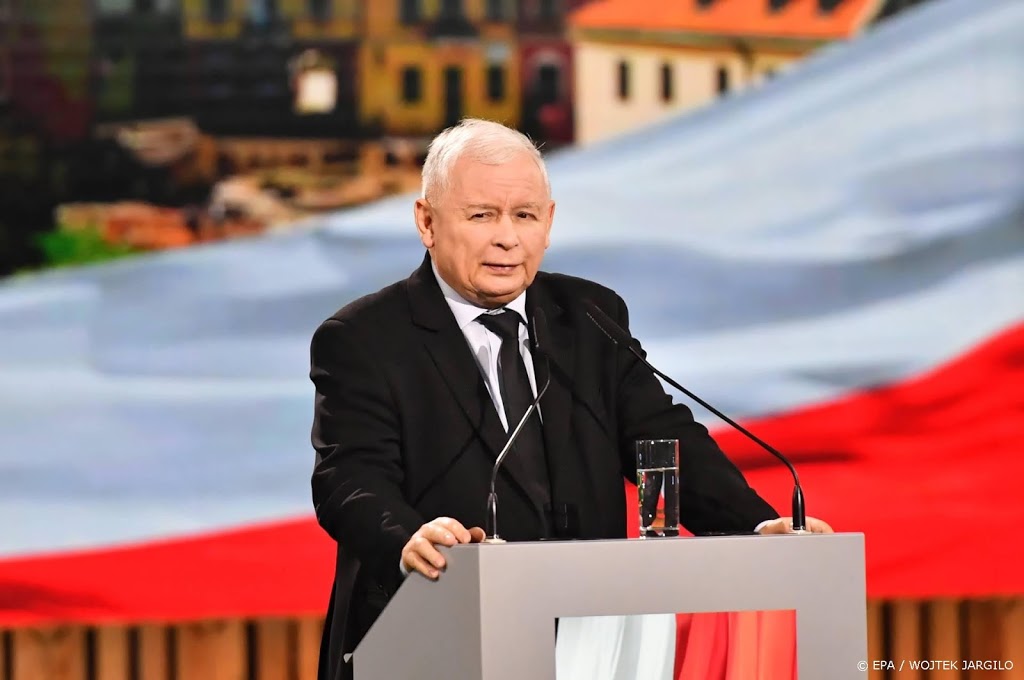 Leider Poolse regeringspartij Kaczynski neemt plaats in regering