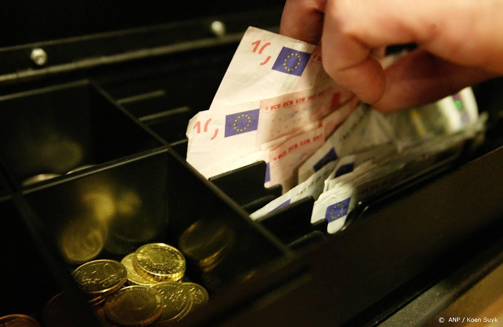 Winkeliers zetten meer om, maar krimp voor supermarkten 