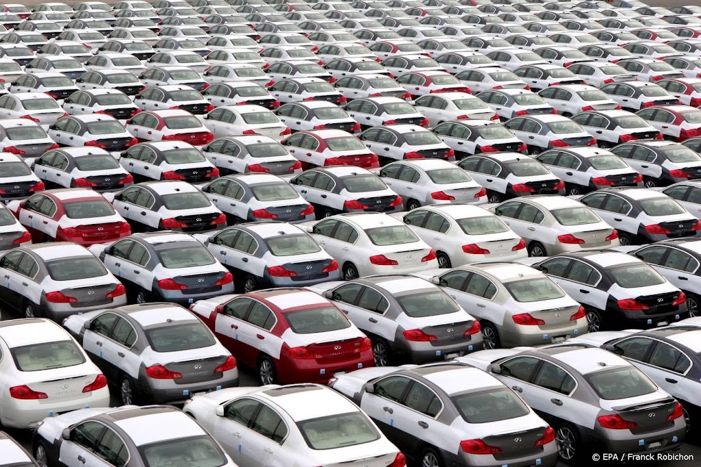 Britse autoproductie keldert door chiptekorten  