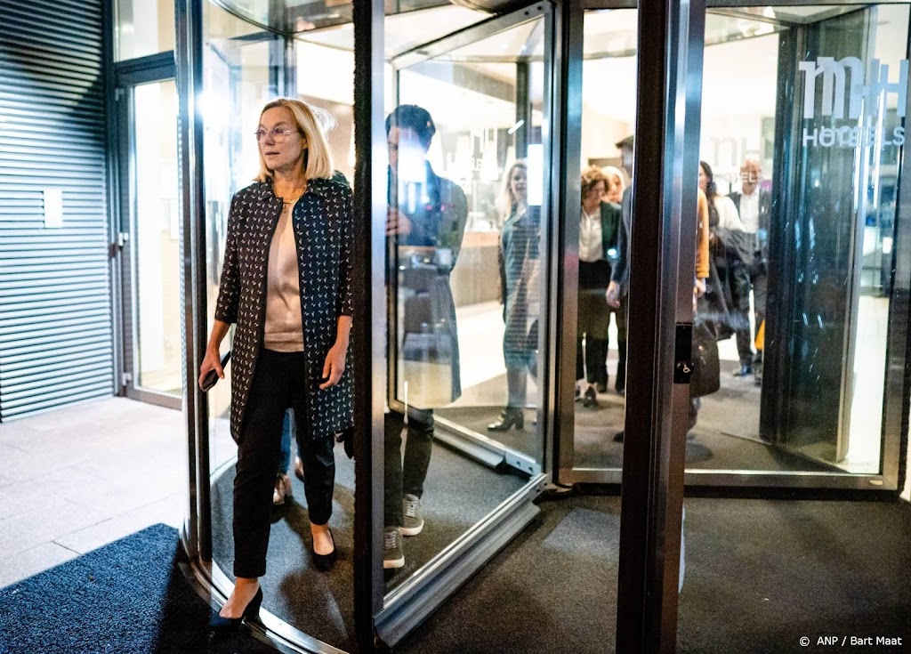 Kaag geeft korte verklaring voordat ze naar informateur gaat