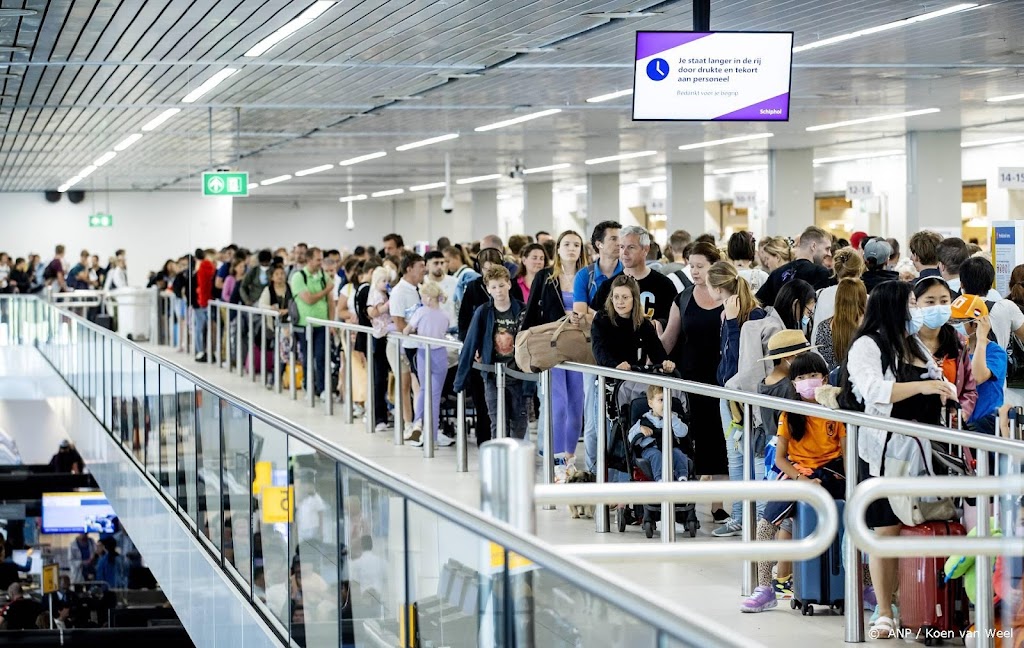 Reisbranche 'zwaar gedupeerd' door nieuwe beperkingen Schiphol