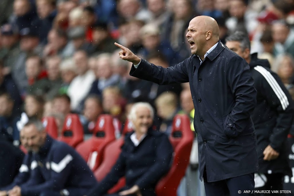 Feyenoord-trainer Slot 'nog ziek' van verloren topper tegen PSV