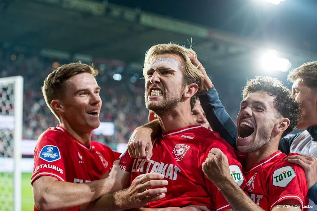 FC Twente blijft door zege op Heerenveen in spoor van PSV