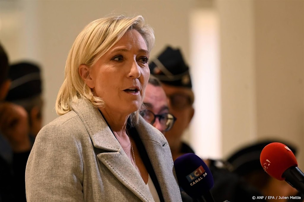 Proces begonnen tegen Marine Le Pen over fraude met fondsen