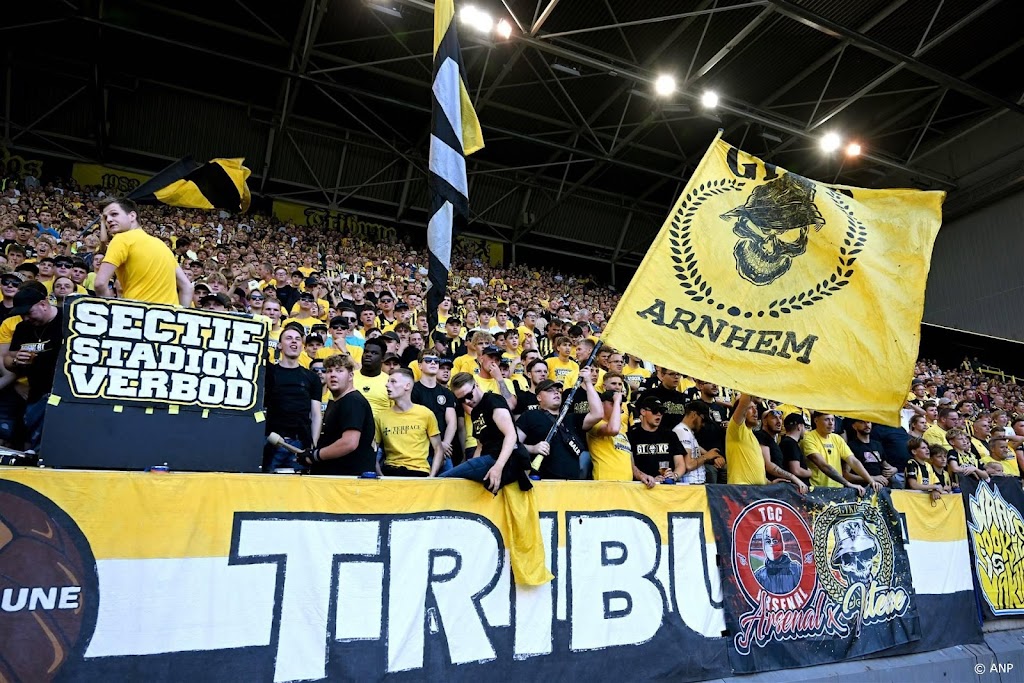 KNVB vindt situatie Vitesse-fans 'vervelend', wacht onderzoek af