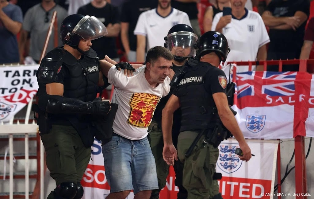 Wereldvoetbalbond FIFA beboet Servië voor wangedrag fans