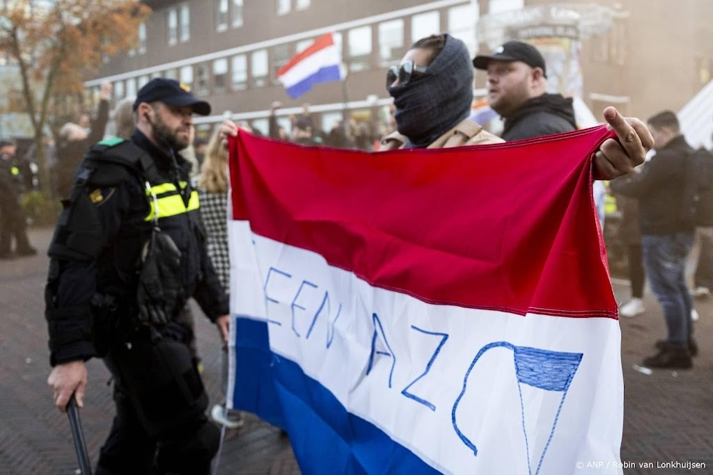 Stadhuisplein Amersfoort weer leeg na demonstratie tegen azc