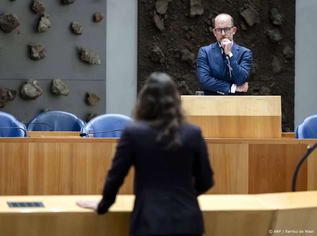 Van den Brink: nog geen afspraak met land over uitzetcentrum