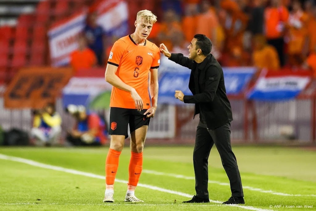 Verdediger Van Hecke verlaat training Oranje voortijdig