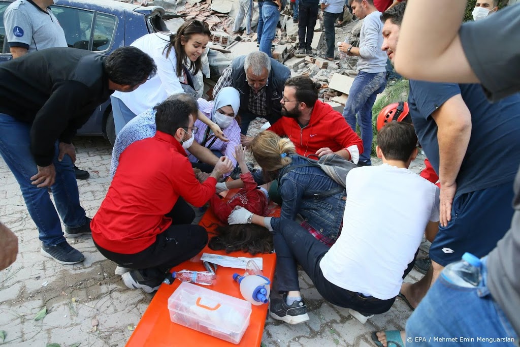 Tientallen doden en enorme ravage na aardbeving Egeïsche Zee