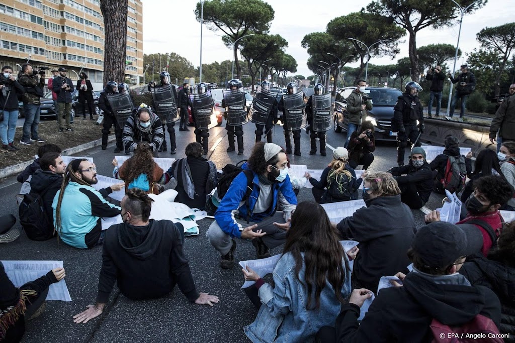 Politie haalt betogers van straat bij top G20-landen in Rome