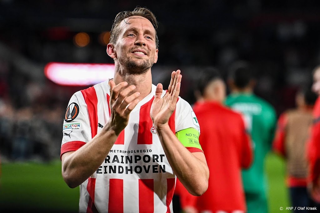 PSV trapt met spits De Jong af tegen NEC 