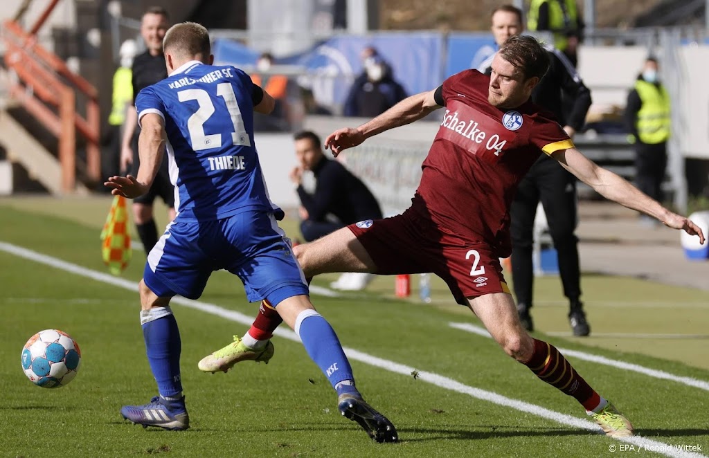 Schalke 04-verdediger Ouwejan heeft last van knieblessure