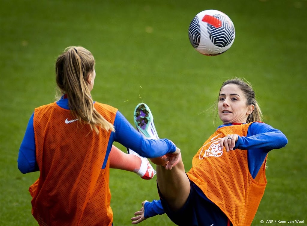 Van de Donk wil betere passing in tweede duel met Schotland 