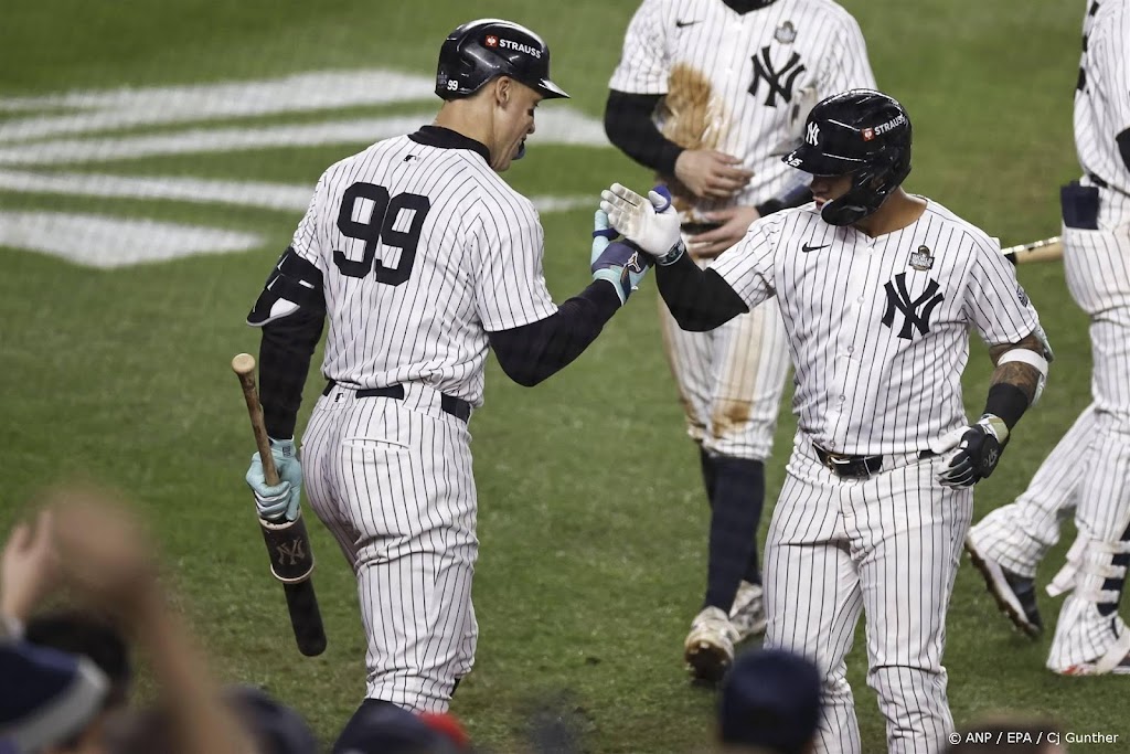 Yankees doen wat terug in World Series en dwingen vijfde duel af