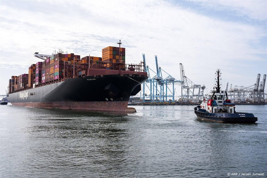 Bedrijven haven Rotterdam klagen over trage en dure keuringen