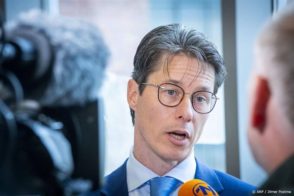 COA: minister moet keuze maken tussen boete of buitenslapers