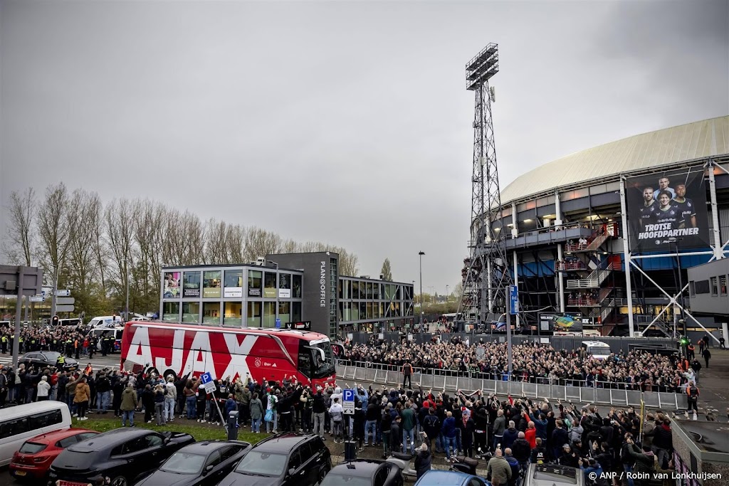 Trauner en Ueda keren terug bij Feyenoord voor duel met Ajax