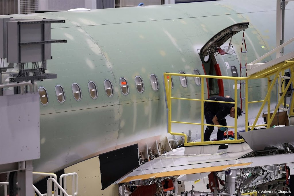 Airbus voert winst fors op en handhaaft leveringsdoel vliegtuigen