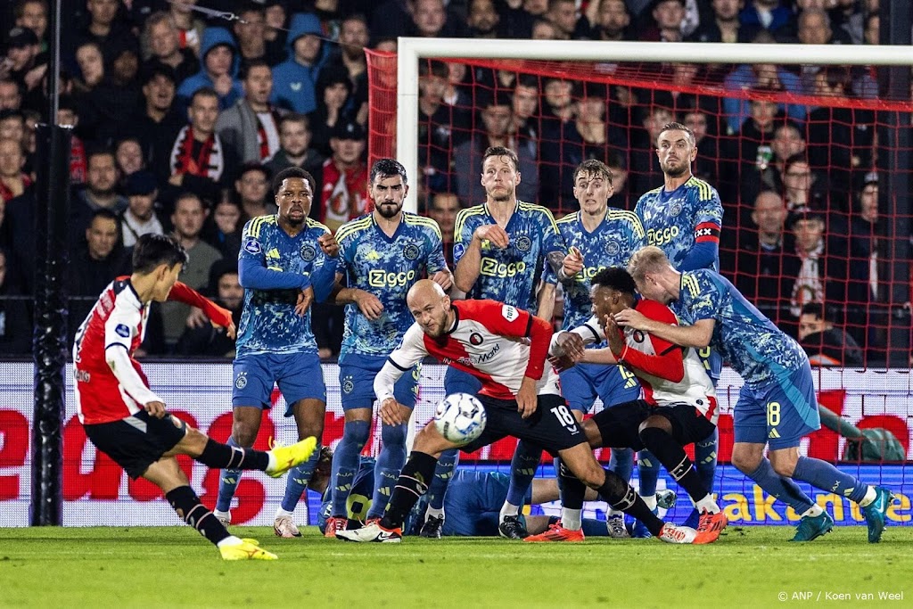 Ajax verslaat Feyenoord en klimt naar tweede plaats ranglijst