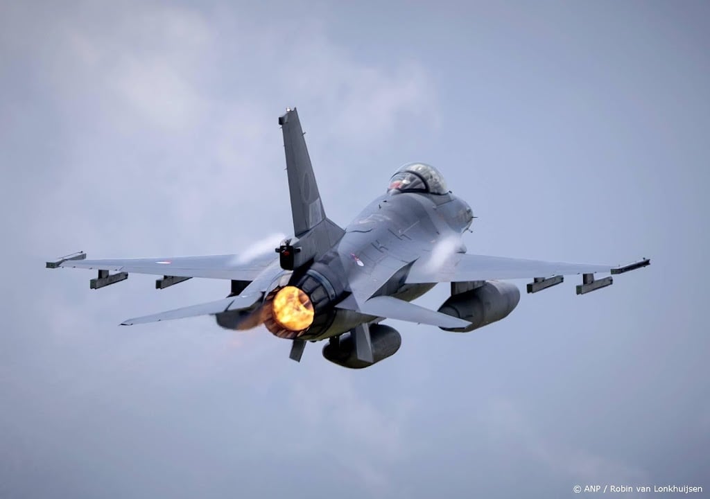 OVV: beperk risico op botsingen straaljagers met burgerluchtvaart