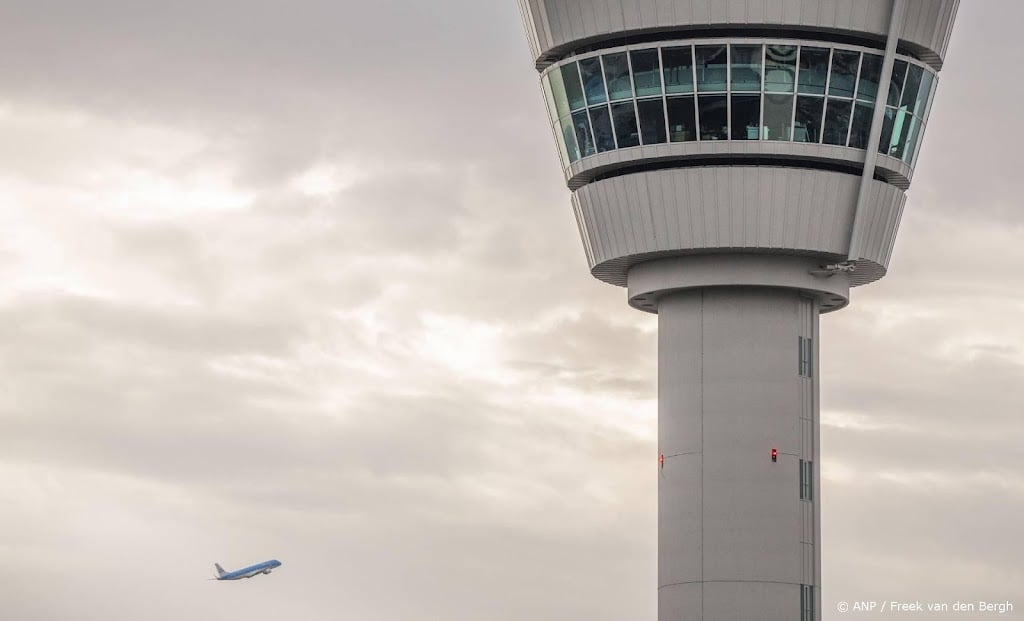 Mist zorgt voor hinder vliegverkeer op Schiphol en Eindhoven 