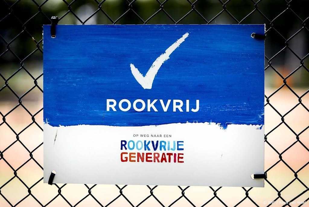 Kabinet wil met rookverbod bij kinderspeelplaatsen 'norm stellen'