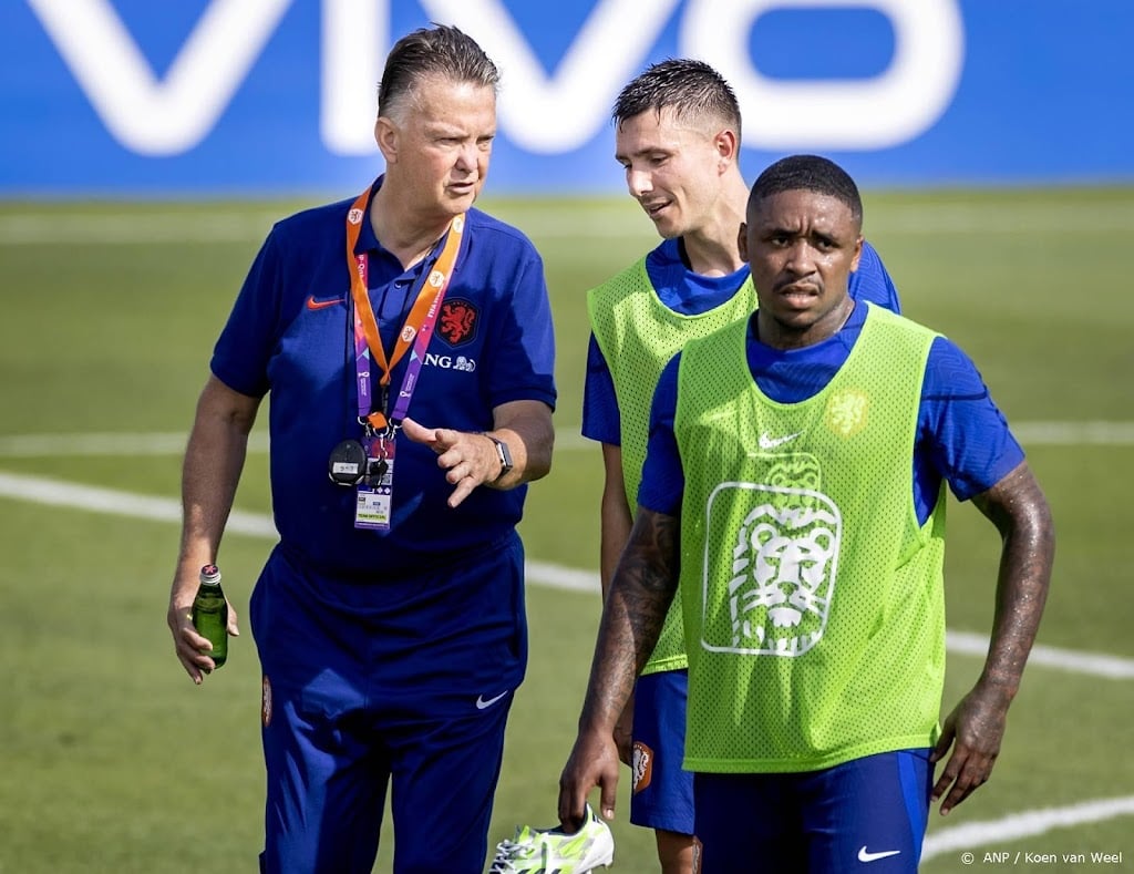 Berghuis laat zich zien op training van Oranje met reserves