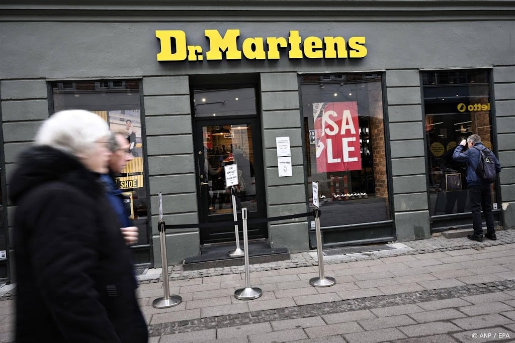 Schoenenmerk Dr. Martens geeft winstalarm, onderuit op beurs