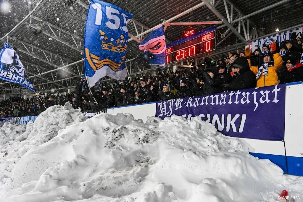Duel in Helsinki stilgelegd na bekogelen doelman met sneeuwballen