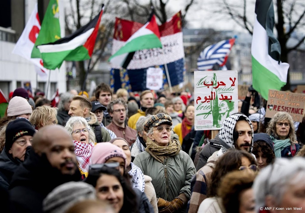 Pro-Palestijns protest Amsterdam klaar na tocht naar Museumplein
