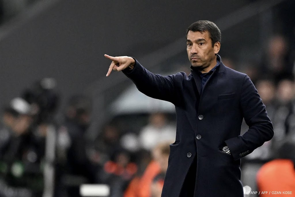 Turkse club Besiktas bevestigt ontslag trainer Van Bronckhorst