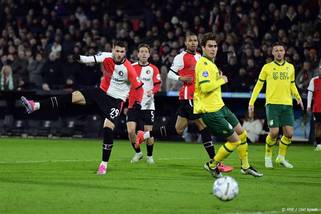 Giménez redt punt voor Feyenoord bij Eredivisie-rentree