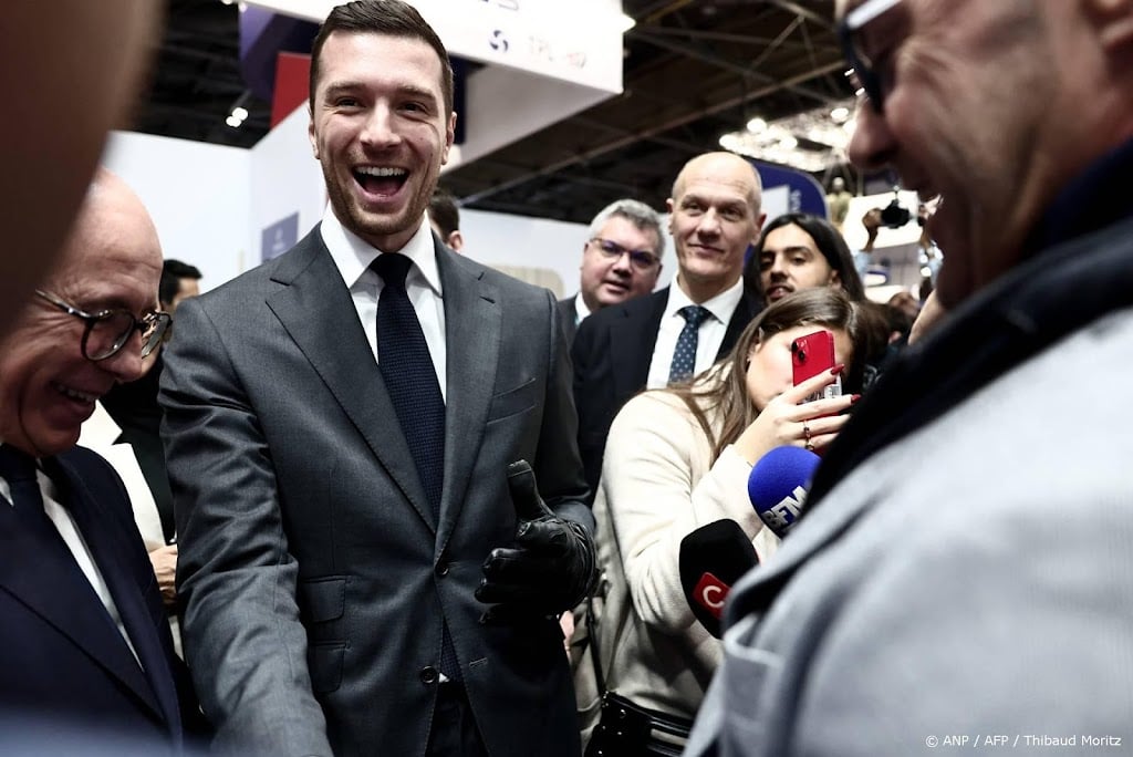 Franse radicaal-rechtse politicus Bardella bekogeld met ei 